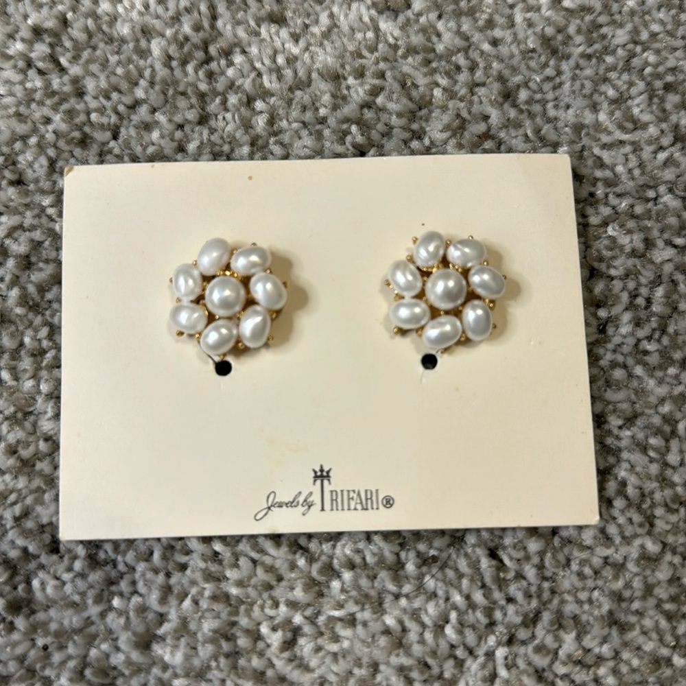 NWT Vintage Trifari Clip-on Earrings